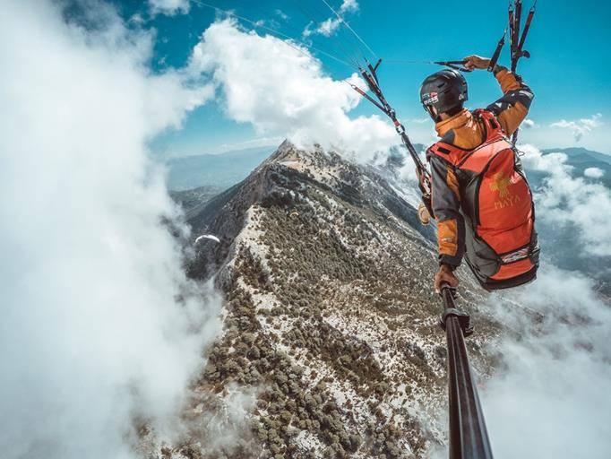 پاراگلایدر سواری، چتربال سواری یا پاراگلایدینگ (به انگلیسی: Paragliding)